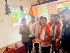 पी.एम.नरेंद्र मोदी के दीर्घायु एवं राष्ट्र समृद्धि की कामना हेतु, करतला शिव मंदिर बुटइचुआ में सामूहिक प्रार्थना एवं हनुमान चालिसा पाठ व आरती