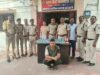 किराना दुकान की आड़ में बेच रहा था शराब कारोबार का भंडाफोड़,128 पौव्वा के साथ युवक गिरफ्तार