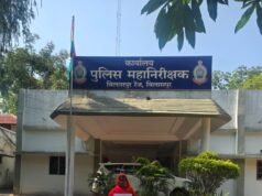 वृद्धा के खाते से 23 लाख अपने खाते मे लिया और 6.50 एकड़ जमीन भी हड़प लिया अपने पति और बच्चों की जीवन भर की कमाई पूंजी को वापस पाने दर दर खा रही ठोकर