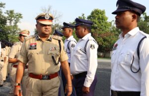 डीआईजी एवं एसएसपी सरगुजा द्वारा जनरल परेड की ली गई सलामी, अधिकारियो कर्मचारियों को अनुशासित रहने दिए गए दिशा निर्देश।