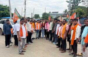 ऐतिहासिक नगरी बारसूर आगमन पर भाजयुमो प्रदेश अध्यक्ष राहुल टिकरिहा का युवा मोर्चा कार्यकर्ताओं ने किया आत्मीय स्वागत