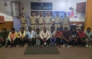 जुआ एक्ट के दो प्रकरण में 12 आरोपीगण गिरफ्तार आरोपीगण के कब्जे से नगदी रकम 16720/-रूपये एवं दो ताश की गड्डी किया गया जप्त।