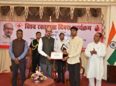 विश्व रक्तदाता दिवस के अवसर पर रक्त वीर खिलेश का हुआ सम्मान