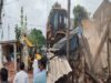 हाई कोर्ट के आदेश पर बड़ी कार्रवाई: 25 साल पुराना मदरसा और कई अवैध मकान जमींदोज
