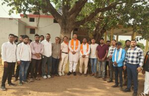 छत्तीसगढ़ राज्य युवा आयोग के अध्यक्ष विश्व विजय सिंह तोमर का धमतरी आगमन पर भव्य स्वागत:- कीर्तन मीनपाल