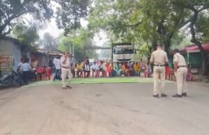 चक्काजाम के बाद बनी सहमति, प्रबंधन करेगा पानी छिड़काव, प्रदूषण से राहत दिलाने पार्षद ने लड़ी जमीनी लड़ाई