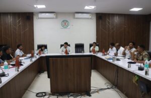 बरसात पूर्व तैयारियों और किसानों की सुविधाओं पर विशेष जोर