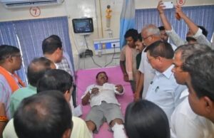 भाजपा नेता पर हमला: स्टील रॉड से पीटकर दोनों पैर तोड़े, अस्पताल में भर्ती; मंत्री ने जाना हाल
