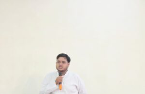 अभाविप सरगुजा विभाग के विभाग संयोजक पलाश पाण्डेय और जिला संयोजक रौनी मिश्रा
