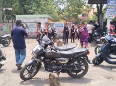 स्कूलों की व्यवस्था को नजरअंदाज करते हुए सरकार ने किया आदेश परित अभिभावक और बच्चे हो रहे हैं परेशान