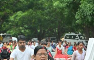 अंतर्राष्ट्रीय योग दिवस पर डीपाडीह कला में हुआ सामूहिक योगाभ्यास, विधायक ऊद्धेश्वरी पैकरा ने दिया स्वस्थ जीवन का संदेश