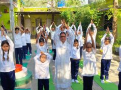 प्रांजल स्कूल में दिव्यांग बच्चों ने योग से दिया ‘स्वस्थ भारत’ का संदेश … “बच्चों ने किया सूर्य नमस्कार, हीरा देवी निराला ने कहा – ‘मन मजबूत तो तन अपने आप साथ देता है’