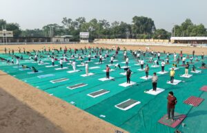 कुसमुंडा के आदर्श नगर इंदिरा स्टेडियम में मना अंतर्राष्ट्रीय योग दिवस, “स्वस्थ आयु के लिए योग” थीम पर हुआ भव्य आयोजन
