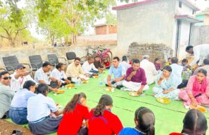 बालपुर में शाला प्रवेश उत्सव: बच्चों संग मध्यान्ह भोजन कर भावुक हुए पूर्व संसदीय सचिव चंद्रदेव राय