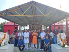 गणपति धाम के प्रवेश द्वार पर भगवान गणेश की भव्य प्रतिमाओं की स्थापना