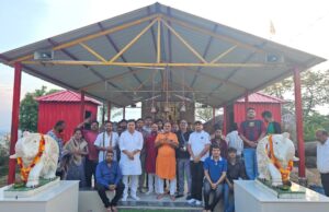 गणपति धाम के प्रवेश द्वार पर भगवान गणेश की भव्य प्रतिमाओं की स्थापना