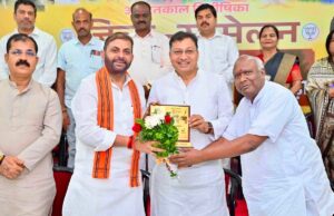 संविधान हत्या दिवस पर लोकतंत्र सेनानियों का सम्मान, आपातकाल के संघर्ष को किया नमन