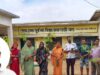 जनपद सदस्य विमल ने अपने गांव के स्कूल परिसर में पौधे रोपे