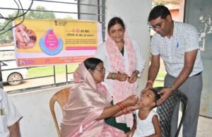 सामरी विधायक ऊद्धेश्वरी पैकरा ने बच्चों को पिलाई पोलियो की खुराक, कहा— हर बच्चे का स्वस्थ भविष्य हमारी प्राथमिकता