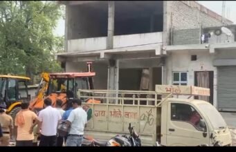बिग ब्रेकिंग: भाजपा नेता पर हमले के बाद प्रशासन की बड़ी कार्रवाई, रज्जाक अली के कथित अवैध निर्माण पर चला बुलडोजर