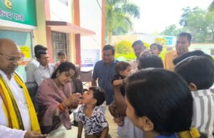 पाली क्षेत्र के सामुदायिक स्वास्थ्य केंद्रों सहित विभिन्न बूथों में 0 से 5 वर्ष तक के बच्चों को पिलाई गई पोलियो की दवा