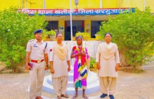 चरित्र शंका बनी मौत की वजह:- पत्नी ने ईंट-पत्थर और लकड़ी के फाड़ी से की पति की हत्या, गिरफ्तार