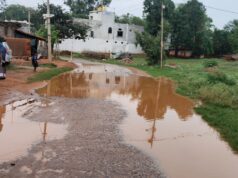कागजों में विकास, जमीनी हकीकत में तालाब: बतौली के बरपारा मार्ग पर जलजमाव से जनता बेहाल