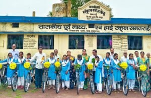 शाला प्रवेश उत्सव में निःशुल्क सायकल वितरण से बालिकाओं में हर्ष