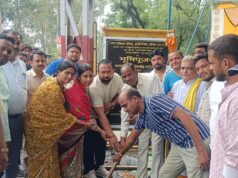 बांकीमोंगरा के वार्ड क्रमांक 25 में 7.20 लाख रुपये की लागत से बनेगी नाली, विधायक पालिका अध्यक्ष सहित अन्य ने किया भूमिपूजन।