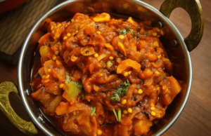 बारिश के मौसम में ट्राई करें ढाबा स्टाइल बैंगन का भरता, नोट करें आसान रेसिपी