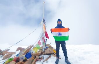 कोरबा के हरीश पोर्ते ने माउंट युनम पर फहराया तिरंगा, अगला लक्ष्य एवरेस्ट