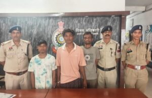 बंद मकान में चोरी का खुलासा: सक्ती पुलिस ने तीन आरोपियों को किया गिरफ्तार, साउंड बॉक्स बरामद