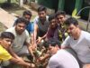 कुदमुरा बस स्टैंड परिसर में युवाओं ने किया फलदार पौधा रोपण, “एक पेड़ मां के नाम” को दिया बल