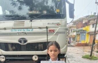जाम ने छीनी बच्चों की मुस्कान: टेस्ट देने जा रहे मासूम घंटों सड़क पर फंसे, हाथों में चार्ट लेकर लगाई गुहार—”मुझे स्कूल जाना है”