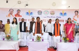 सांसद श्री महेश कश्यप की मौजूदगी में जिला स्तरीय शाला प्रवेशोत्सव आयोजित