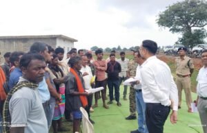 बतौली में कलेक्टर अजीत वसंत का सख्त एक्शन:- आंगनबाड़ी सुपरवाइजर का वेतन रोकने के निर्देश,,,स्कूलों में शिक्षकों की कमी पर तत्काल कार्रवाई