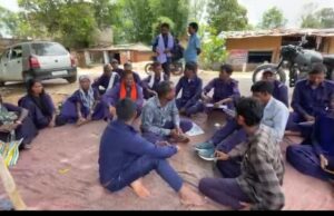 कोटवार संघ ने खोला मोर्चा ,तीन सूत्रीय मांगों को लेकर एक दिवसीय हड़ताल पर कोटवार मुख्यमंत्री के नाम तहसीलदार को सोपा ज्ञापन।