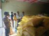 रघुनाथपुर में अवैध उर्वरक भंडारण पर बड़ी कार्रवाई: अघोषित गोदाम से 242 बोरी यूरिया-डीएपी जब्त