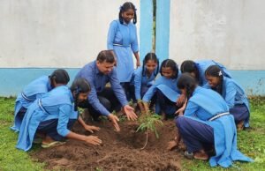 हाई स्कूल सालेभाट में पर्यावरण संरक्षण की अनूठी पहल: एक लाख चालिस हजार सीड बाल रोपण के लिए उमडा जन शैलाब.