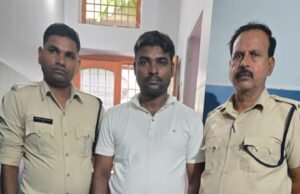 अंबिकापुर में नशीले इंजेक्शन की तस्करी पर आबकारी विभाग की बड़ी कार्रवाई, युवक गिरफ्तार, 20 इंजेक्शन जब्त