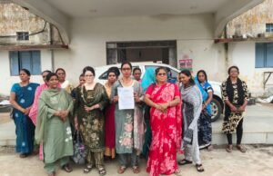 आंगनबाड़ी कार्यकर्ता एवं सहायिका संघ ने अपनी विभिन्न मांगों को लेकर एमसीबी जिले के कलेक्टर को सौंपा ज्ञापन