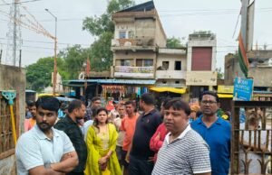 निर्माण कार्यों का निरीक्षण करने पहुंची नगर पंचायत उपाध्यक्ष नेहा सन्नी बंसल, नियम विरुद्ध दुकान निर्माण कराए जाने व भ्रष्टाचार का लगाया आरोप