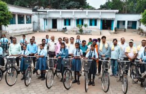 सरस्वती योजना के तहत 88 छात्राओं को साइकिल वितरण