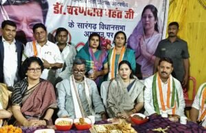नेता प्रतिपक्ष डॉ. चरणदास महंत का सारंगढ़ विधायक निवास में भव्य स्वागत