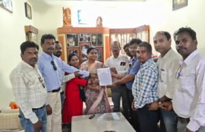 टीचर फेडरेशन ऑफ इंडिया के निर्णयानुसार कोंडागांव जिला में टी ई टी जैसे मुद्दा के संबंध में राज्यसभा सांसद श्रीमती फूलों देवी नेताम से मुलाकात