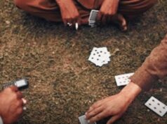 रात के अंधेरे का फायदा उठाकर जुआरी खेल रहे थे जुआ पुलिस अनजान या महेरबान?