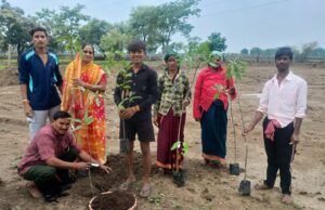 ग्राम बोरिद में भारतीय किसान संघ द्वारा किया गया वृक्षारोपण