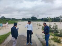 चौतरिया नाला उफान पर, पुल के ऊपर लगभग पांच फीट पानी — प्रशासन ने लोगों से की सतर्क रहने की अपील