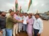 प्रतियोगी परीक्षाओं में अनियमितताओं के विरोध में कांग्रेस का प्रदर्शन, राष्ट्रपति के नाम सौंपा ज्ञापन