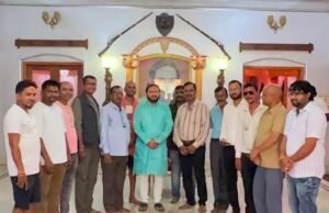 आरंग के पत्रकारों ने बस्तर राजा कमलचंद भंजदेव से की मुलाकात, पुराने रिश्ते और आने वाले कार्यक्रमों पर चर्चा